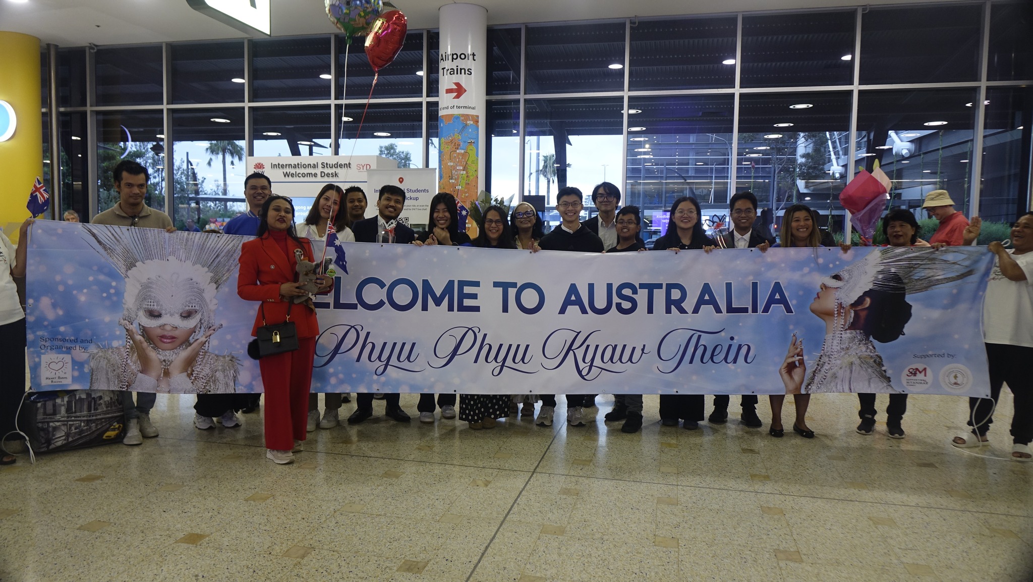 တော်လှန်အနုပညာရှင် ဖြူဖြူကျော်သိန်း တကိုယ်တော်ရှိုးပွဲအတွက် ဆစ်ဒနီမြို့ ရောက်ရှိ (ဓာတ်ပုံ)
