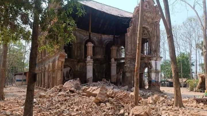 ပြည်မြို့နယ်က သုံးပန်လှရှေးဟောင်းကျောင်းကြီး အရှေ့ဘက်ခြမ်း ငလျင်ဒဏ်ကြောင့် ပြိုကျ ပျက်စီး