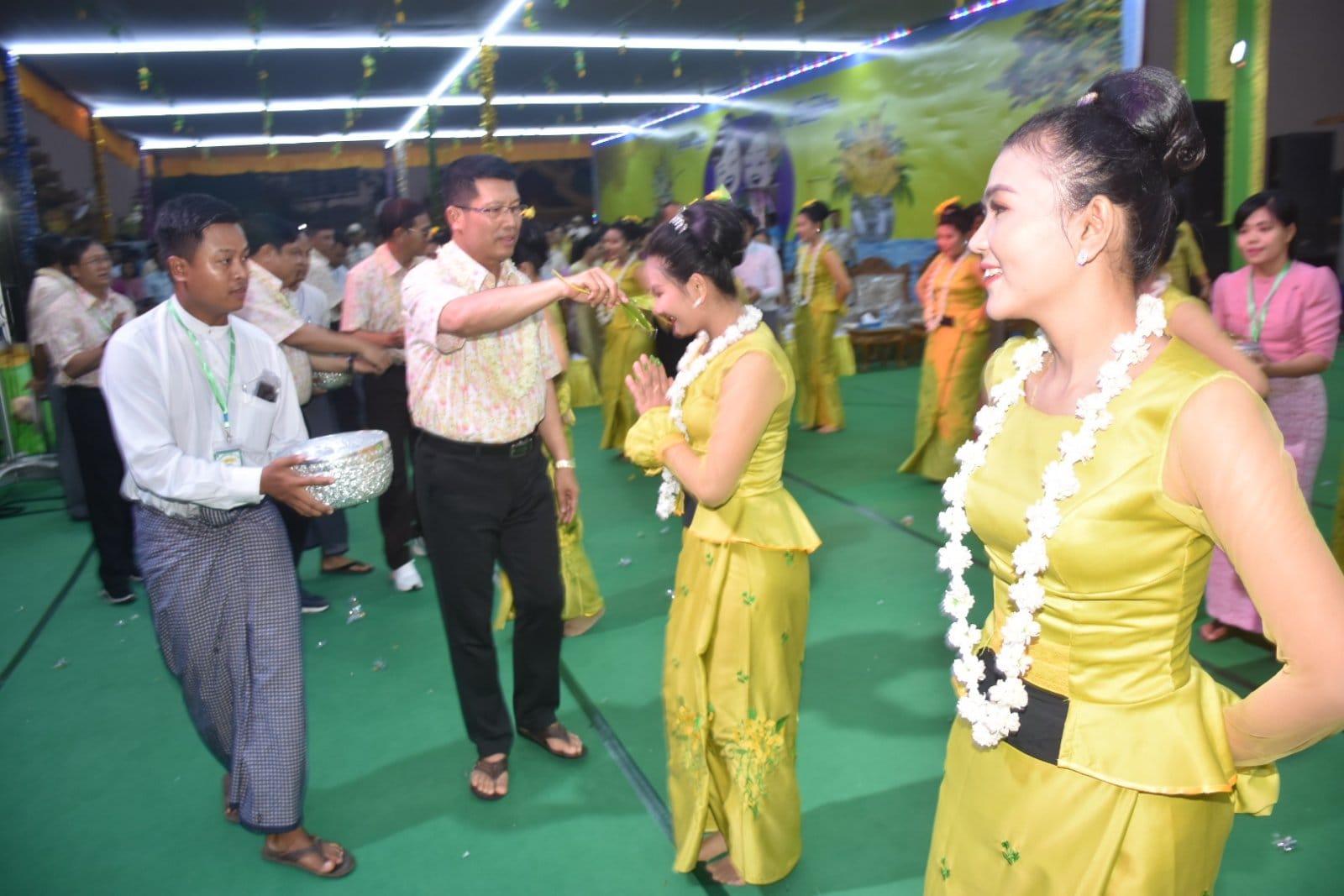 ဧရာဝတီတိုင်း စာသင်ကျောင်းများတွင် သင်္ကြန်မဏ္ဍပ်ဆောက်ပြီး ရေကစားရန် စစ်ကောင်စီ ညွှန်ကြား