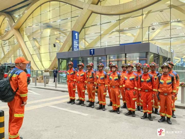မြန်မာငလျင်ဘေးကူညီရန် တရုတ်ကယ်ဆယ်ရေးအဖွဲ့ လာရောက်