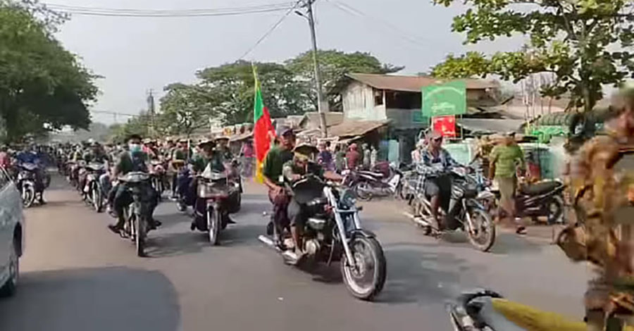 ဖျာပုံတွင် စစ်တပ်ထောက်ခံပွဲကို ကျပ် ၁၀,၀၀၀ ဖြင့် ငှားထားသူများနှင့် လှည့်လည်