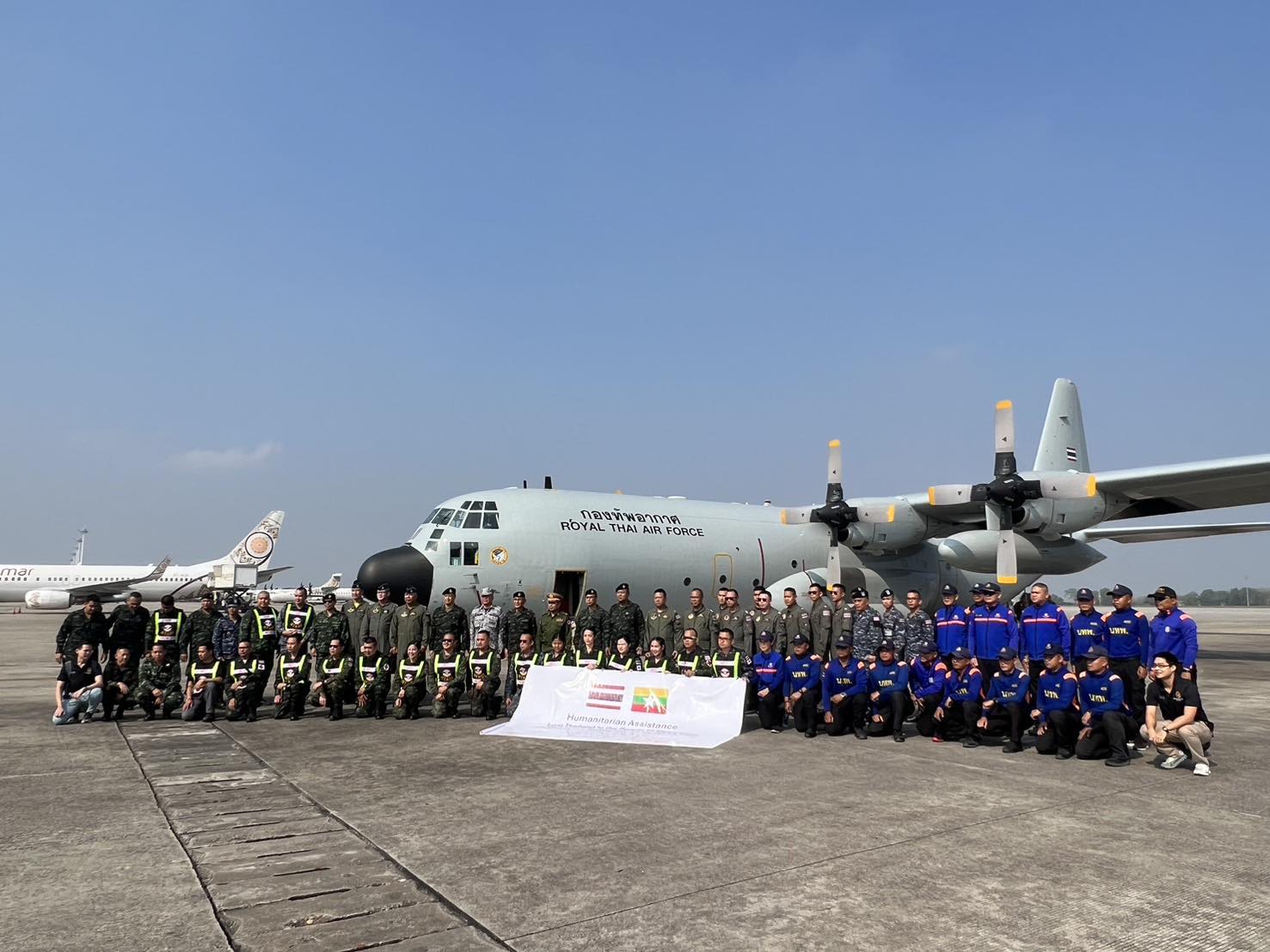 မြန်မာ ငလျင်ဘေးကူညီကယ်ဆယ်ရန် ထိုင်းအထူးတပ်ဖွဲ့ လေယာဉ်ဖြင့် ရောက်ရှိလာ 