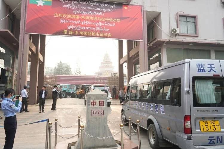 မူဆယ်၌ သောင်တင်နေသည့် Blue Sky Rescue (ယူနန်) ငလျင်ကယ်ဆယ်ရေးအဖွဲ့  မန္တလေးသို့ ထွက်ခွာ