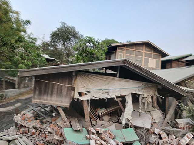 စစ်ကိုင်းတောင်ရိုးပေါ်  ငလျင်ကြောင့် အပျက်အစီးများ (ဓာတ်ပုံ )
