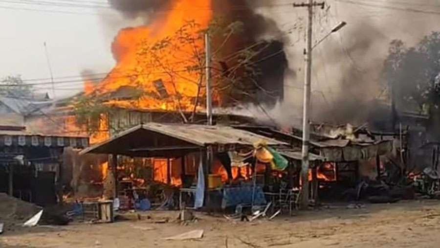 ငလျင်ဒဏ်ခံခဲ့ရသည့် စဉ့်ကူးမြို့နယ်၌ စစ်ကောင်စီတပ်က လေကြောင်းတိုက်ခိုက်
