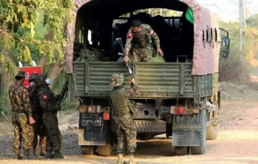 ငလျင်ဒဏ်ကြုံနေရချိန် စစ်ကောင်စီက စစ်မှုထမ်းအတွက် လူငယ်များကို အဓမ္မဖမ်းဆီးနေ