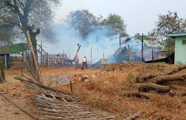 စလင်းမြို့နယ် တောင်ဘိုရွာကို စစ်တပ်က မီးရှို့၊ အိမ်ခြေ ၅၀ ခန့် မီးလောင်ဆုံးရှုံး