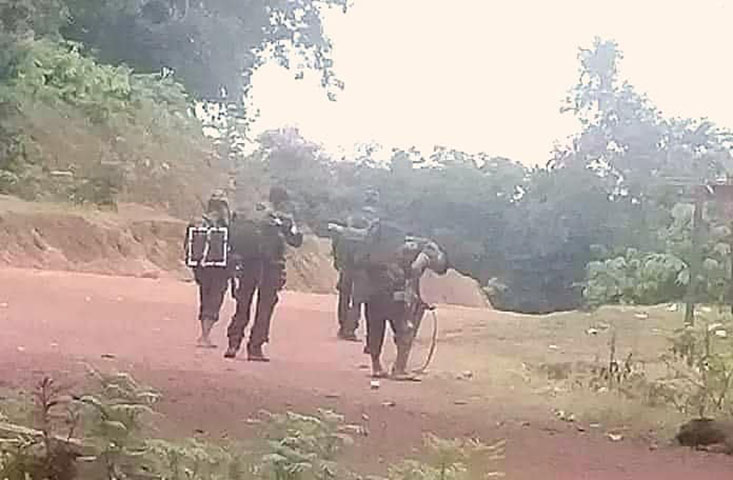 လေးမျက်နှာတွင် စစ်တပ်က ဗုံးကြဲတိုက်ခိုက်သဖြင့် နေအိမ်များ မီးလောင်ပျက်စီး