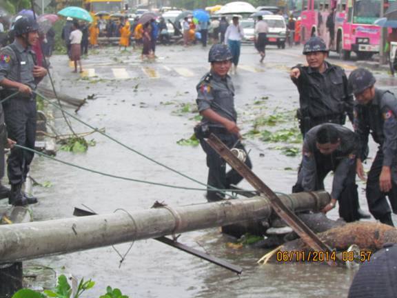 ေလျပင္းေၾကာင့္ ရန္ကုန္၊ လႈိင္ႏွင့္မရမ္းကုန္းတြင္ သစ္ပင္အေဆာက္အဦအခ်ဳိ႕ ၿပိဳလဲ