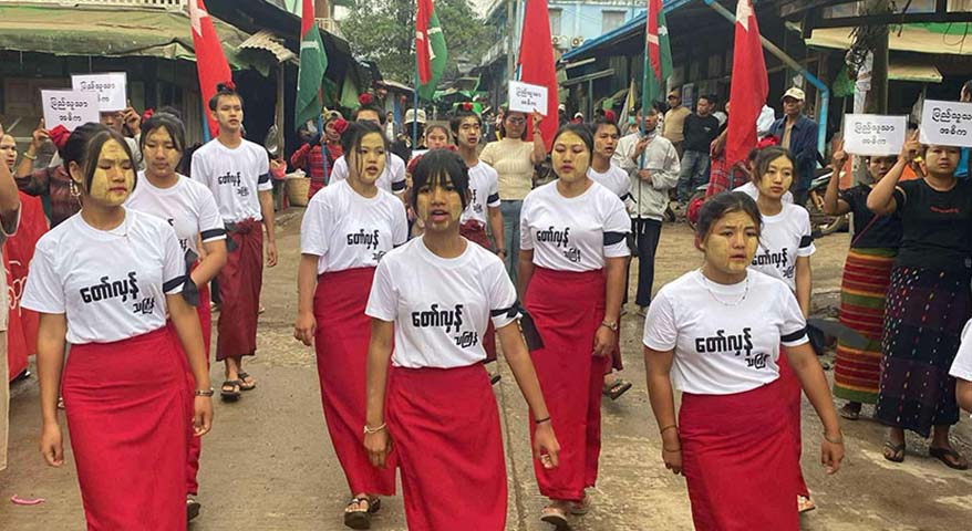 ခေတ်စနစ်ကို ထင်ဟပ်စေသည့် တော်လှန်သင်္ကြန်သံချပ်များ
