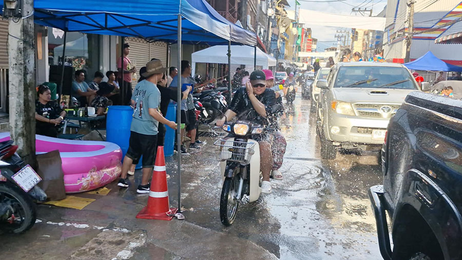 ထိုင်း သင်္ကြန် ၃ ရက်အတွင်း မတော်တဆထိခိုက်မှုကြောင့် သေဆုံးသူ ၁၀၀ ဦးရှိ 