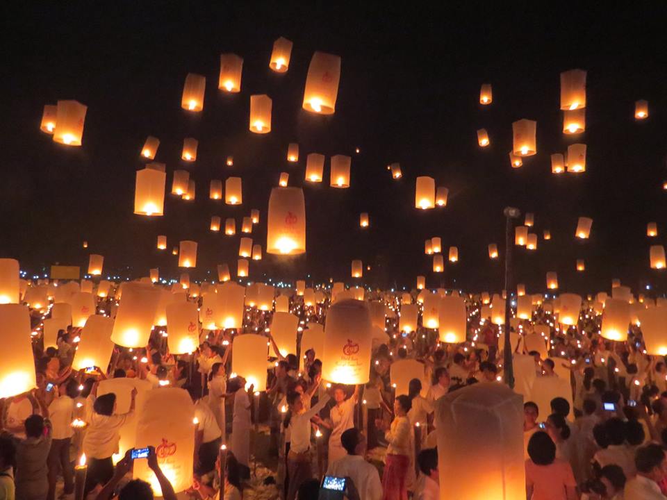 ထုိင္း-ျမန္မာခ်စ္ၾကည္ေရး တန္ေဆာင္တုိင္ ဆီမီး ၁၀၀၀၀ ႏွင့္ မီးပံုးအလံုး ၅၀၀၀ ပူေဇာ္ပြဲ