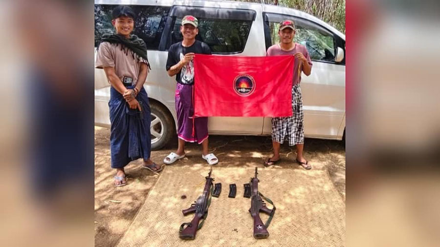 နွားထိုးကြီးတွင် စစ်သား ၂ ဦးကို ပစ်ခတ်ပြီး လက်နက်ခဲယမ်းများ သိမ်းဆည်း