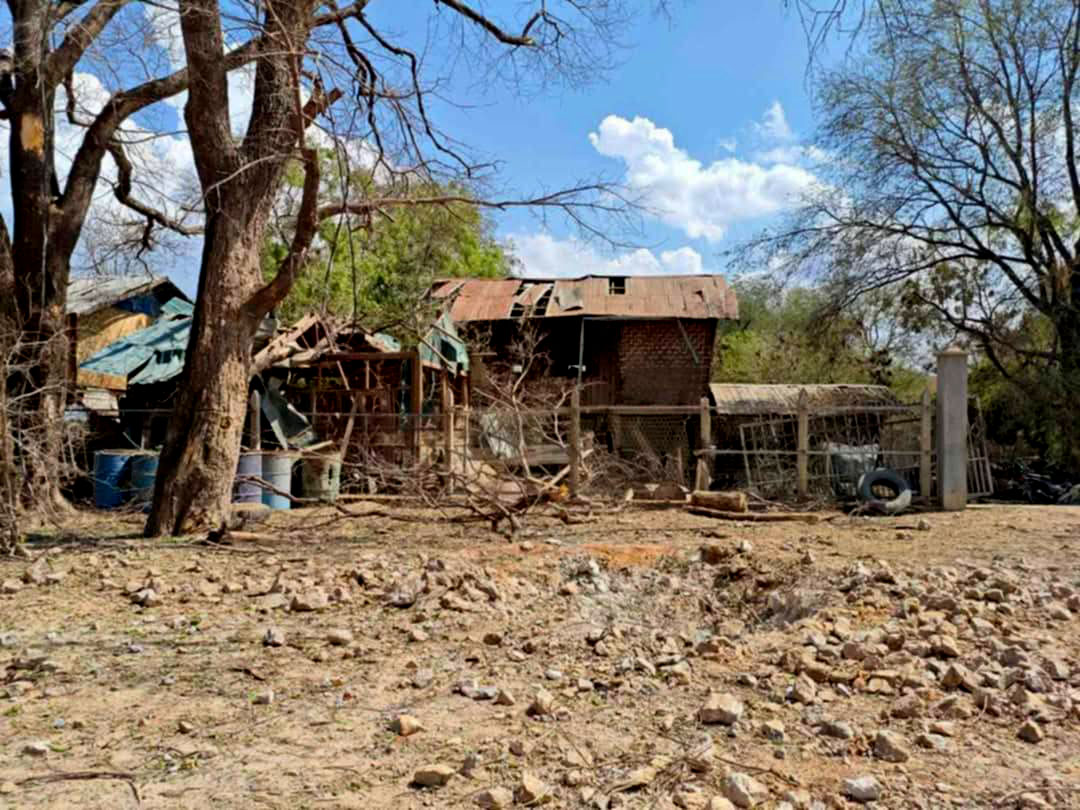 ဝက်လက်မြို့နယ်၌ လေယာဉ်ဖြင့် ဗုံးကြဲ၊ ကလေးငယ် အပါအဝင် ဒေသခံများ သေဆုံး ဒဏ်ရာရ 