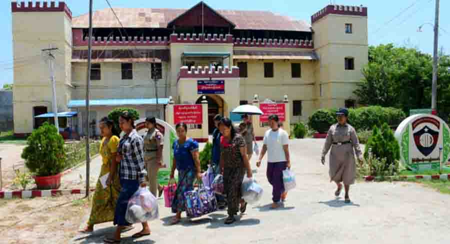 မြင်းခြံနှင့်မြောင်းမြ ကစကဲရဲဘက်စခန်းမှ အကျဥ်းသား ၅၈ ဦး ပြန်လွတ်