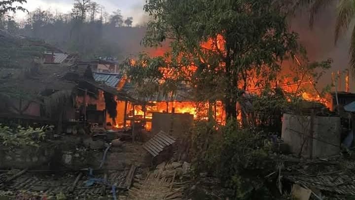 သပိတ်ကျင်း၊ ရေထွက်ရွာကို စစ်တပ်က ဗုံးကြဲ၊ ကလေးငယ်များ အပါအဝင် အများအပြား သေဆုံး ဒဏ်ရာရ 