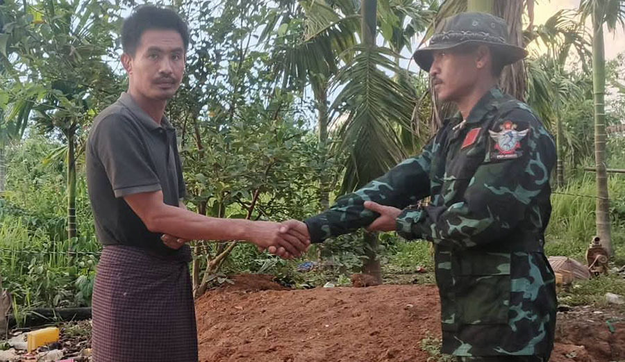 ဘုတ်ပြင်း ခလရ ၂၄၄ တပ်က စစ်သား ၁ ဦး တော်လှန်ရေးပူးပေါင်းအဖွဲ့ထံ ဆက်သွယ်ခိုလှုံ