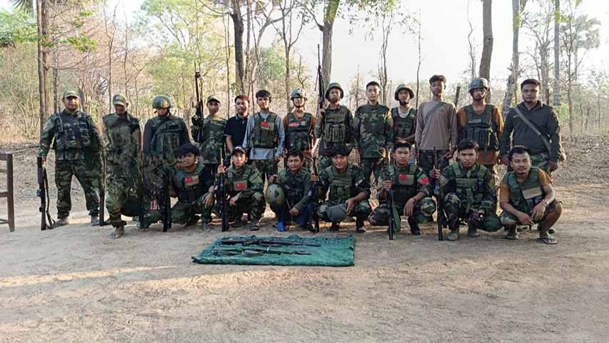 မြိုင်မြို့တွင် စစ်တပ်ဂိတ် တိုက်ခိုက်ခံရပြီး ၂ ဦးသေဆုံး၊ သေနတ် ၂ လက် သိမ်းဆည်းရရှိ