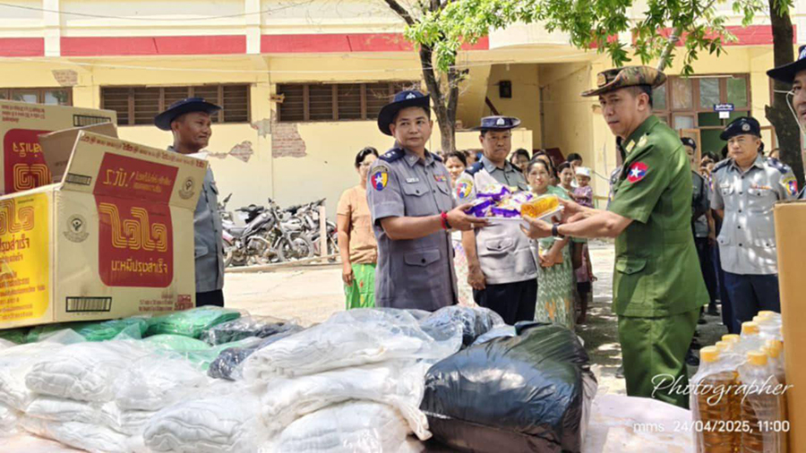 ငလျင်ဒဏ်သင့် ရဲတပ်ဖွဲ့ဝင်များကို ငွေ ၃၀၀၀ နှင့် ခေါက်ဆွဲခြောက် ၂ ထုပ် ထောက်ပံ့