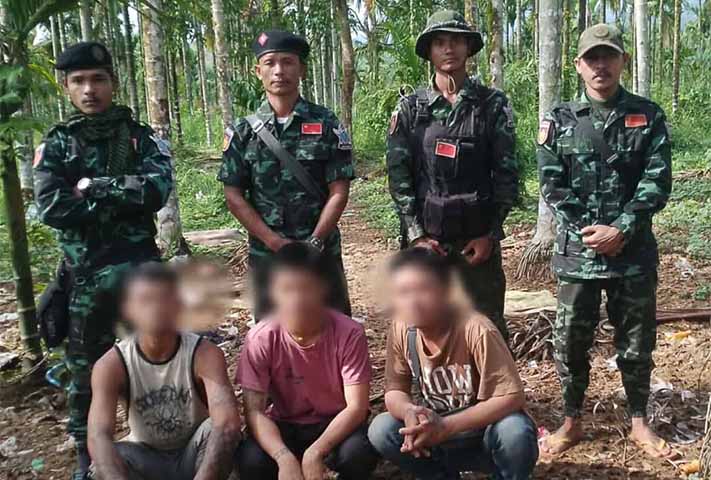 ကော့သောင်းတွင် စစ်မှုထမ်း တပ်သားသစ် ၃ ဦး ဘက်ပြောင်းခိုလှုံ