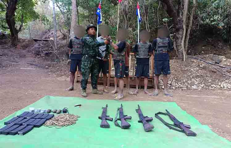 အဓမ္မစစ်မှုထမ်းနေရသူ ၆ ဦး လက်နက်ခဲယမ်းများဖြင့် DMO Local PDF ထံ အလင်းဝင်