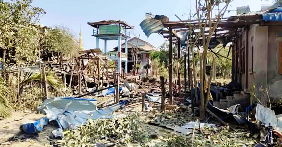 ကလေးမြို့နယ်ကို ဗုံးကြဲသည့် ရဟတ်ယာဥ် တော်လှန်ရေးတပ်ဖွဲ့များ ပစ်ခတ်သဖြင့် အရေးပေါ် ဆင်းသက်ခဲ့ရ