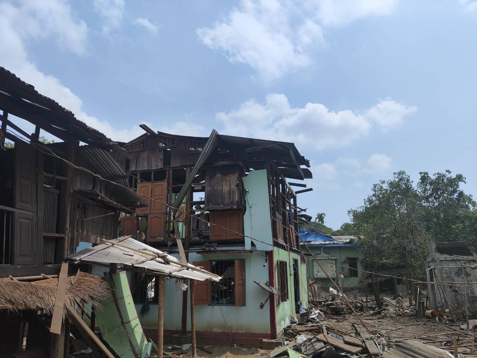 ဖြူးမြို့နယ်တွင် စစ်တပ် လေယာဉ်ဖြင့် ဗုံးကြဲတိုက်ခိုက်သဖြင့် ပြည်သူ ၃ ဦး သေဆုံး