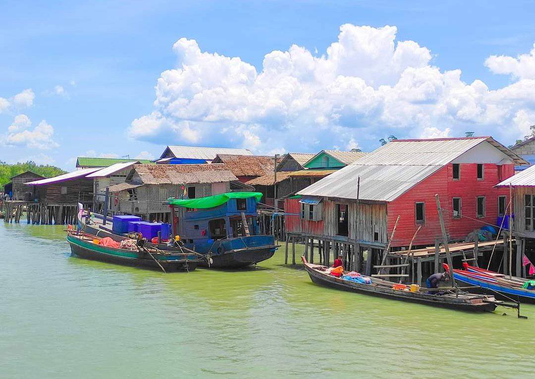 ကျွန်းစုတွင် စက်လှေများ ဆန်အိတ်အကန့်အသတ်ဖြင့်သာ တင်ဆောင်ခွင့်ရ