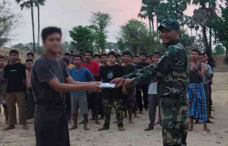 တောင်သာမြို့က ရဲတပ်သား ၁ ဦး လက်နက်ခဲယမ်းများဖြင့် အလင်းဝင်