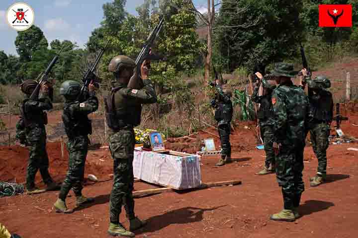 တိုက်ပွဲအတွင်း မိုးဗြဲ PDF ကျွဲချိုတပ်ခွဲက ရဲဘော် ၁ ဦး ကျဆုံး