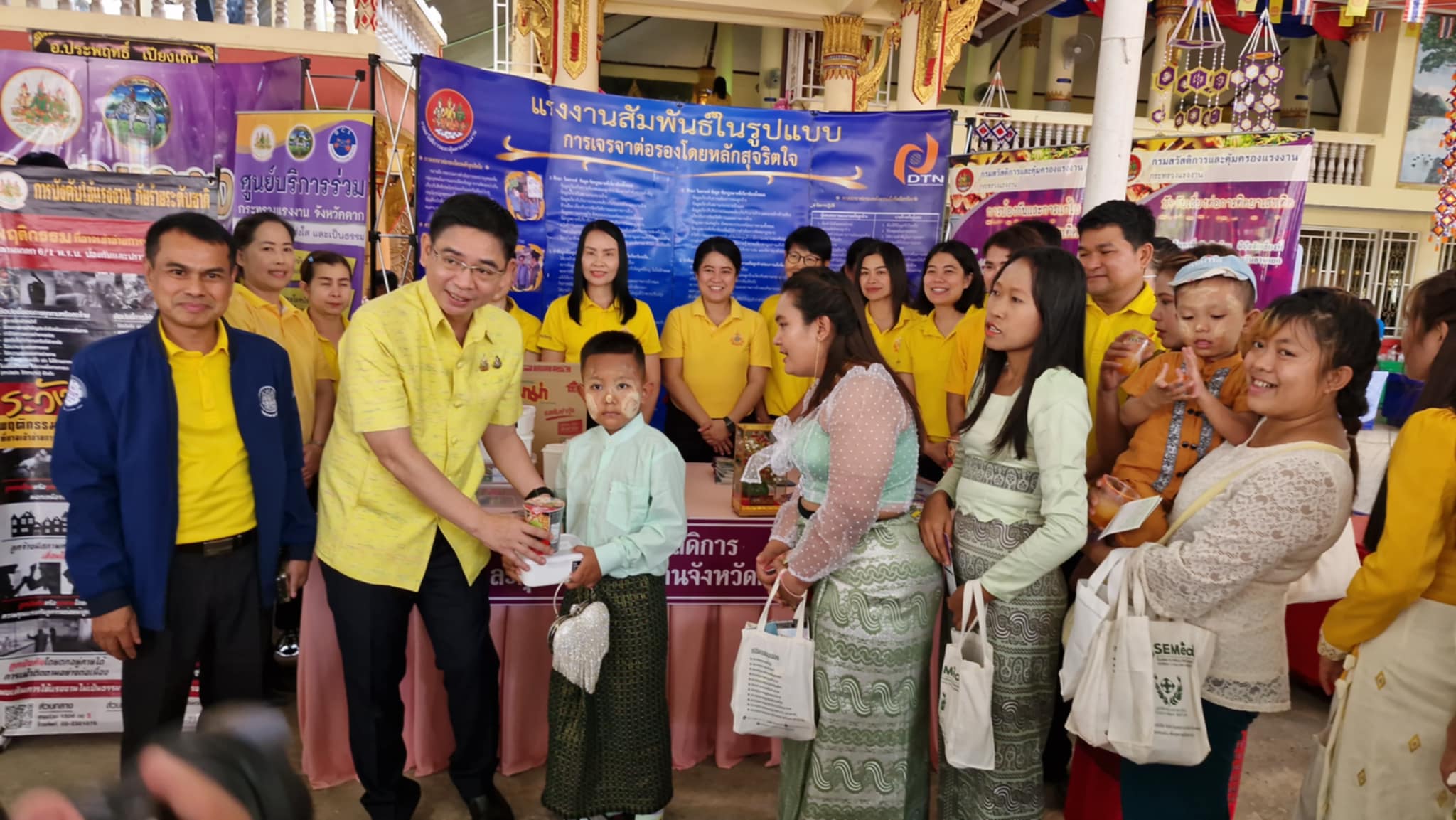 မေဒေးနေ့ အခမ်းအနား မဲဆောက်တွင် ကျင်းပ (ဓာတ်ပုံ)  