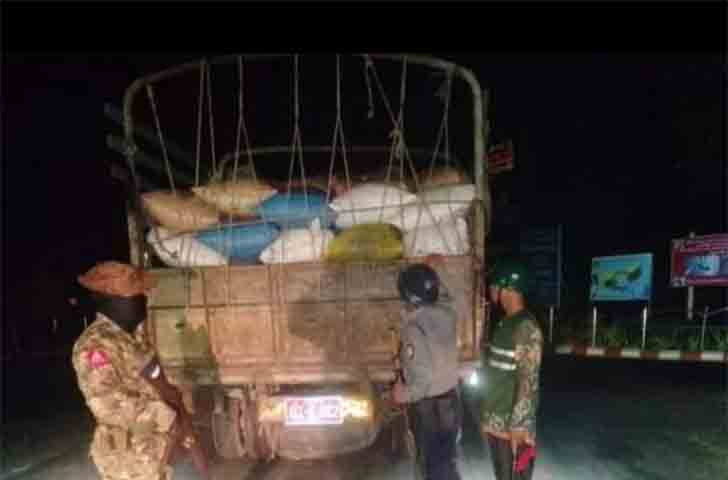 သာပေါင်းတွင် စစ်တပ်က ကုန်ကားများကို ဖမ်းဆီးပြီး ပစ္စည်းများသိမ်းယူ