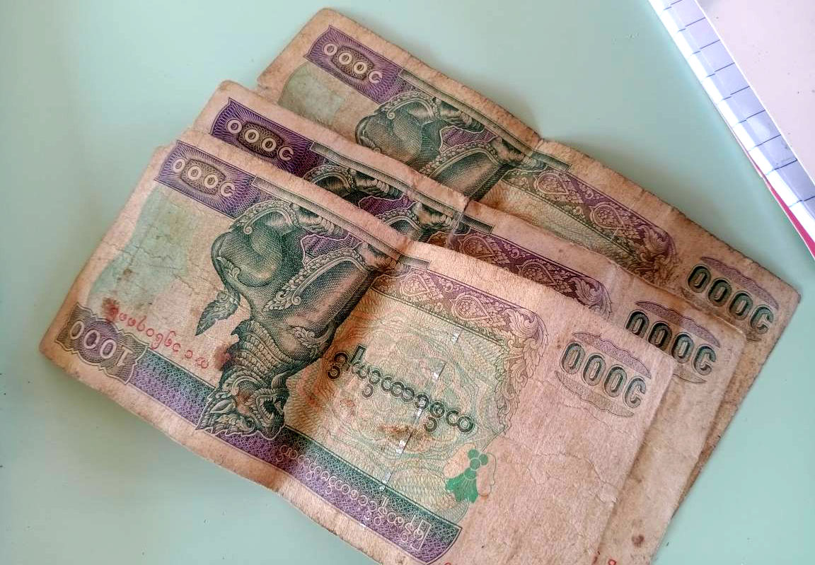 ရခိုင်တွင် ဟောင်းနွမ်းငွေစက္ကူများ လက်မခံသဖြင့် ဒေသခံများ အခက်ကြုံ