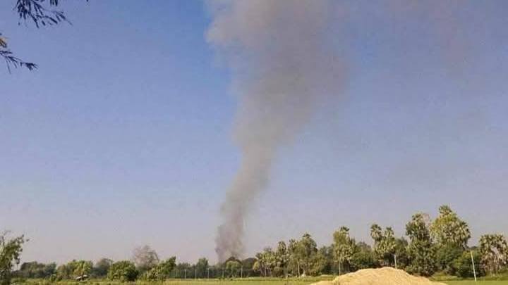 စလင်းမြို့နယ်၌ စစ်ကောင်စီတပ်က တညတည်း ဗုံးအလုံး ၅၀ နီးပါးကြဲချ