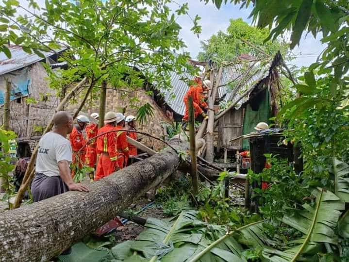 ဧရာဝတီတိုင်းတွင် မိုးသက်လေပြင်းဒဏ်ကြောင့် နေအိမ် ၂၂ လုံးပျက်စီး