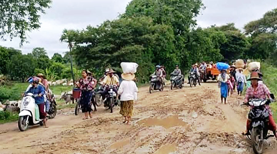 ပခုက္ကူတွင် စစ်တပ် လက်နက်ကြီးပစ်ခတ်မှုကြောင့် ၂ နှစ်ကလေးငယ် သေဆုံး၊ ပြည်သူထောင်ချီ ထွက်ပြေးနေရ