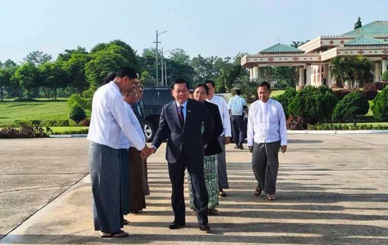 ဖမ်းဝရမ်းထုတ်ခံထားရသည့် စစ်ခေါင်းဆောင် မော်စကို သွား  