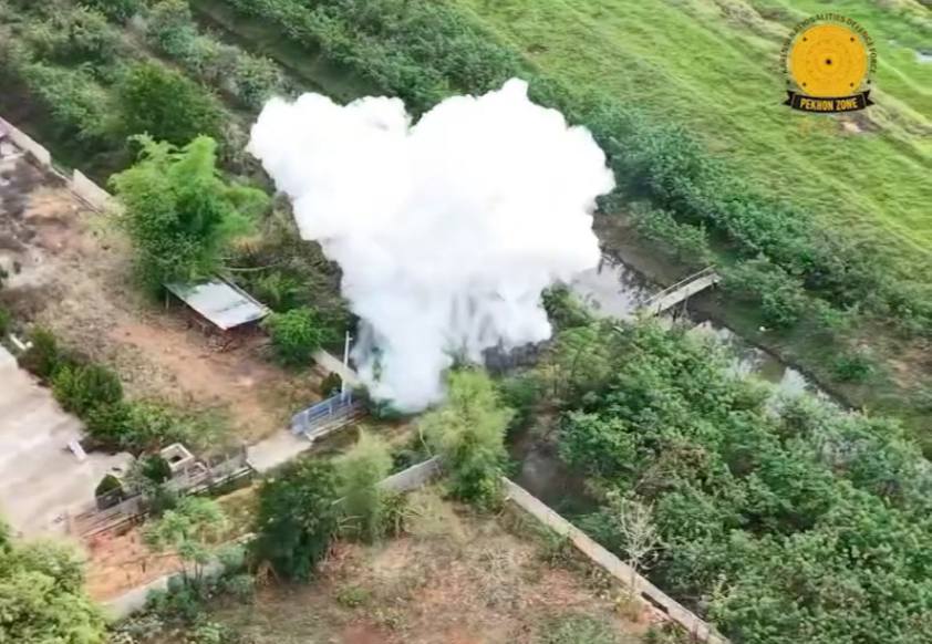 မိုးဗြဲတိုက်ပွဲတွင် စစ်ကောင်စီတပ်က အဆိပ်ငွေ့ပါ ဗုံးများ အသုံးပြုတိုက်ခိုက်နေ 