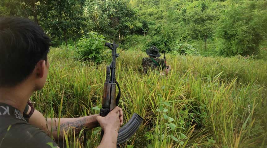 သိမ်းပိုက်ခံ ခမရ ၅၉၈ ကို ပြန်ရရန် စစ်ကောင်စီ အင်အား ၅၀၀ ခန့် စစ်ကူပို့၊ တိုက်ပွဲပြင်းထန်