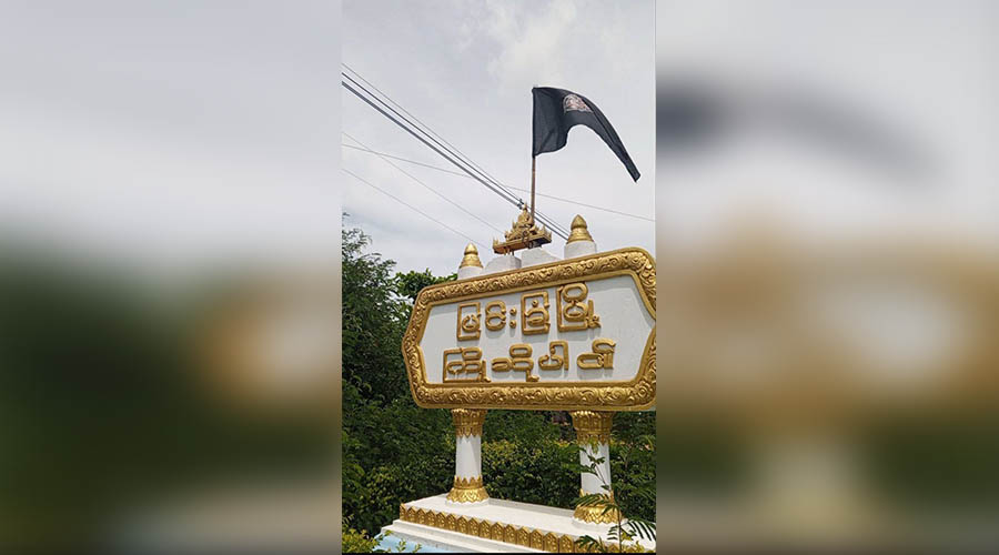 မြင်းခြံတွင် ဆိုင်ကယ် စစ်ဆေးဖမ်းဆီးနေသည့် စစ်ကောင်စီတပ်ဖွဲ့ မိုင်းခွဲတိုက်ခိုက်ခံရ