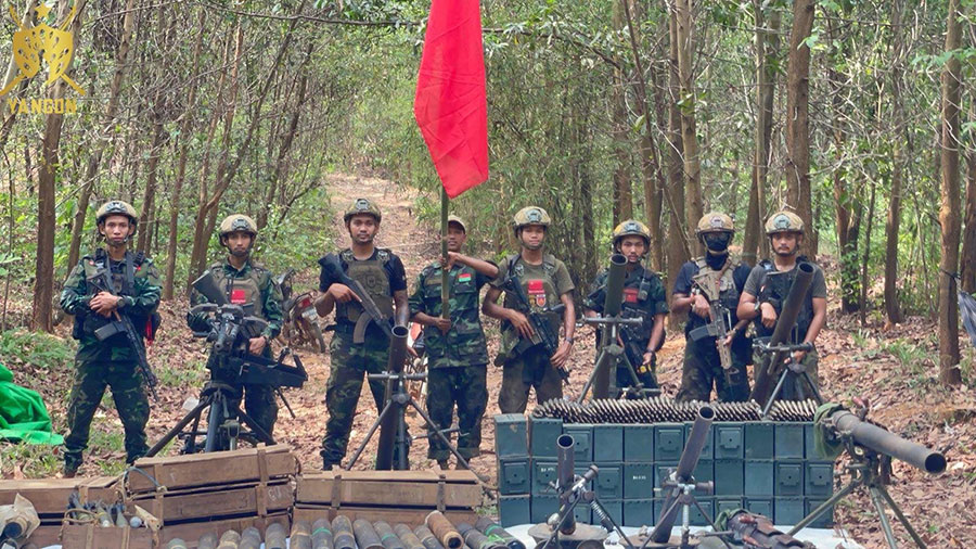 စစ်တပ် အဆက်မပြတ်ဗုံးကြဲမှုကြောင့် ခမရ ၅၉၈ တပ်ရင်းမှ တော်လှန်ရေးတပ်များ ပြန်ဆုတ်