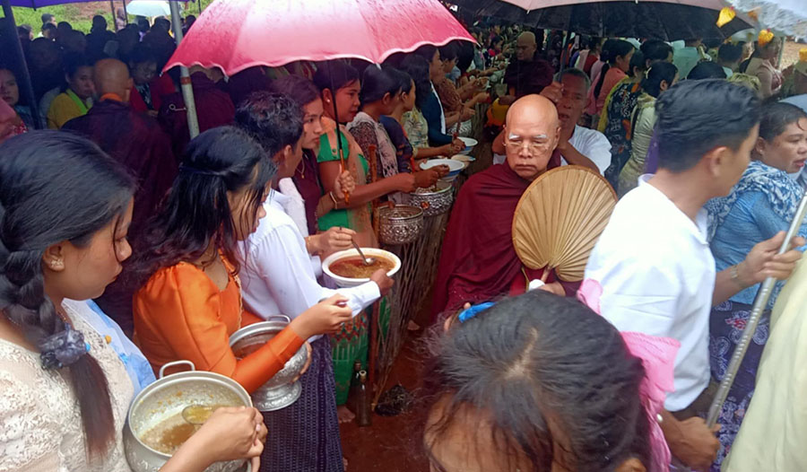 ကျွန်းစု၊ ထိန်းချောင်းရွာတွင် ရိုးရာဓလေ့ ပျားရည်ဆွမ်းလောင်းလှူပွဲကျင်းပ