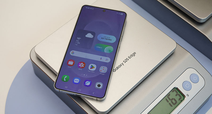ဆမ်ဆောင်းက Apple ထက် လက်ဦးမှုယူပြီး အပါးဆုံး Flagship ဖုန်း မိတ်ဆက်
