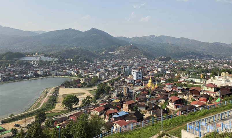 မိုးကုတ်တွင် တအာင်းရဲတပ်ဖွဲ့ကို လက်ပစ်ဗုံးဖြင့် ပစ်ခတ်သည့် လူငယ်အား ဖမ်းဆီး