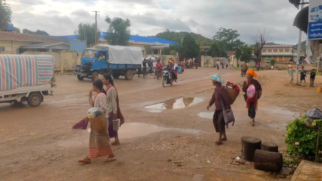 ပင်လောင်းတွင် တိုက်ပွဲဖြစ်ပြီး ဒေသခံများ တိမ်းရှောင်နေရ