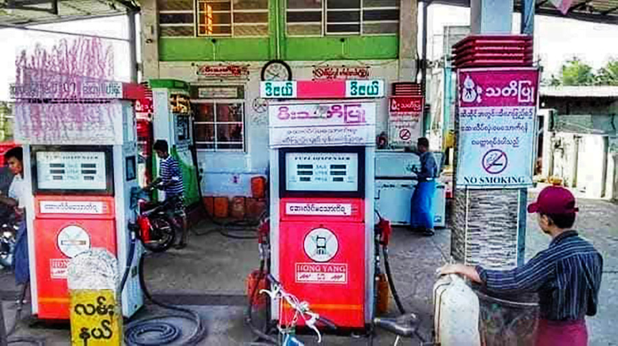 ရခိုင်နှင့် ဧရာဝတီတိုင်းနယ်စပ်တွင် စက်သုံးဆီဈေးနှုန်း မြင့်တက်နေ