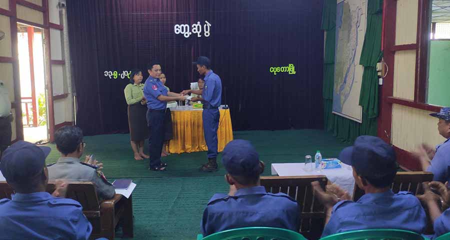 ငပုတောတွင် PDF သတင်းများ စုံစမ်းပေးရန် ပြည်သူ့လုံခြုံရေးအဖွဲ့ဝင်များကို ငွေပေးခိုင်းစေ