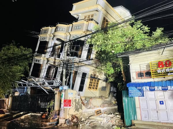 မန္တလေးတွင် ငလျင်ဒဏ်သင့်တိုက် ၁ လုံး မိုးရွာပြီးနောက် ထပ်ပြိုကျ