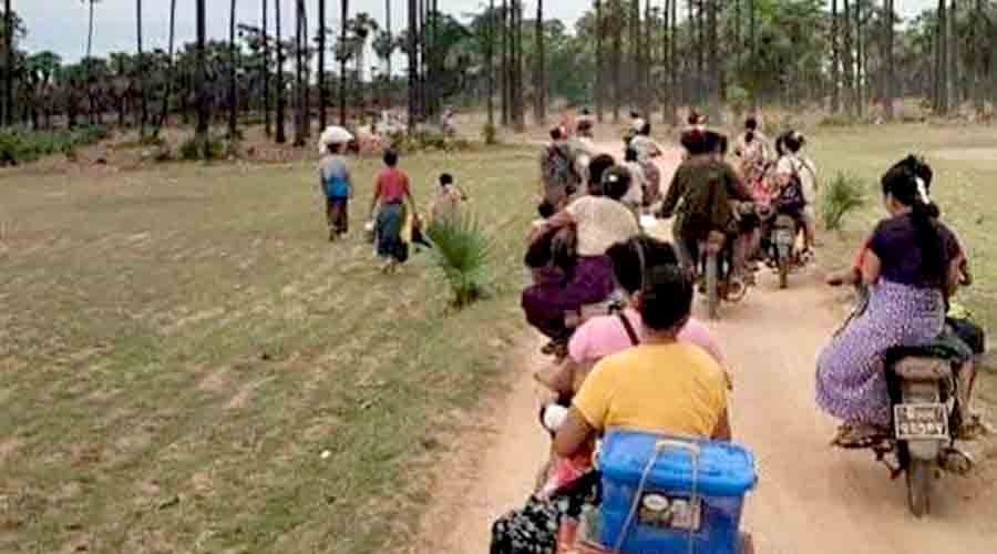 ကန့်ဘလူ ကျေးရွာများကို စစ်တပ်က ဗုံးကြဲ၊ ပြည်သူ ၂ ဦး သေဆုံးပြီး နေအိမ်များ ဖျက်ဆီးခံရ