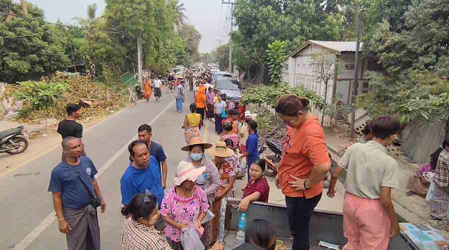 စစ်ကိုင်းတွင် ငလျင်ဘေး အလှူပစ္စည်းများကို အုပ်ချုပ်ရေးအဖွဲ့ ဖြတ်ယူနေ